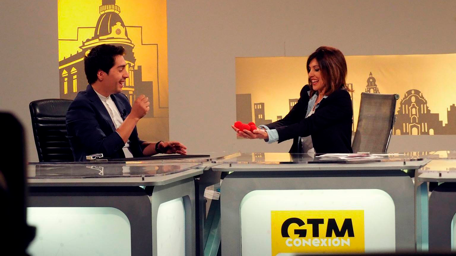Matute Xen durante su espectáculo de magia