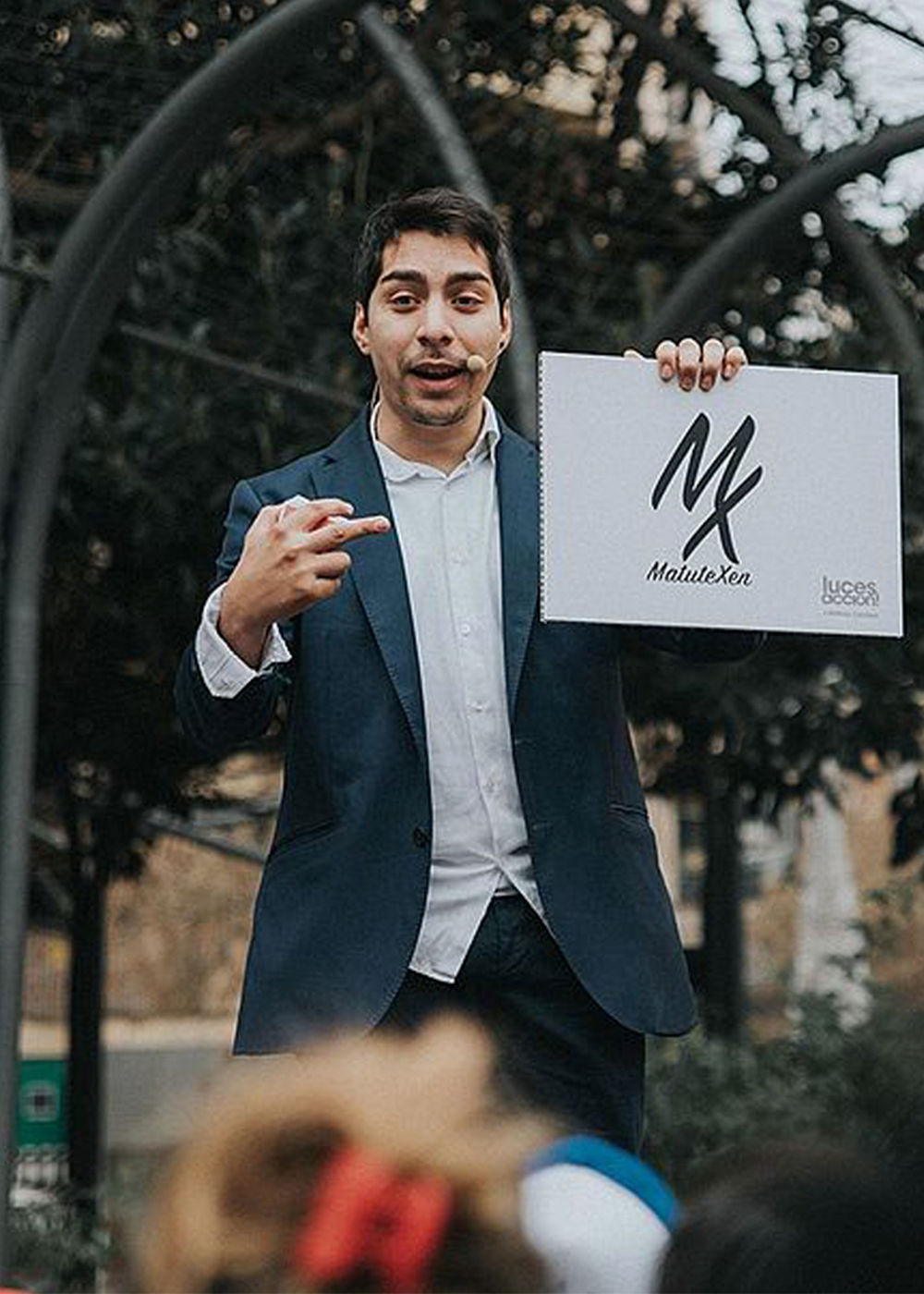 Matute Xen realizando magia en eventos privados
